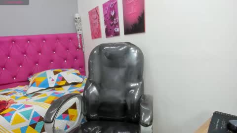 Snapshot of helen_russoo chatting on November 2025 06:28:02 PM Helen online show from November 2025 06:28:02 PM