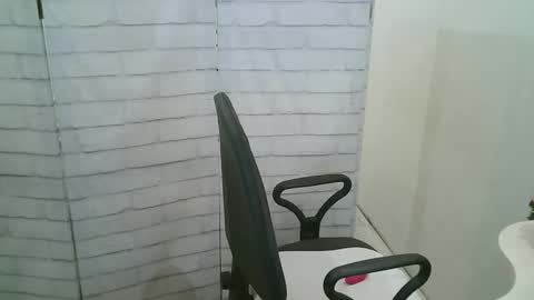 Snapshot of helen_xi chatting on January 2026 05:18:01 PM Helen online show from January 2026 05:18:01 PM