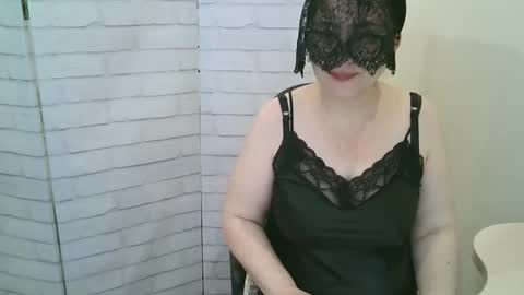 Snapshot of helen_xi chatting on February 2026 05:23:01 AM Helen online show from February 2026 05:23:01 AM