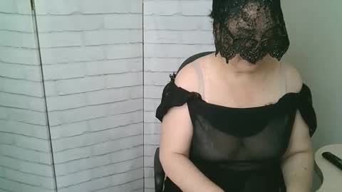 Snapshot of helen_xi chatting on February 2026 07:15:01 AM Helen online show from February 2026 07:15:01 AM