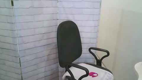 Snapshot of helen_xi chatting on February 2026 05:06:02 AM Helen online show from February 2026 05:06:02 AM