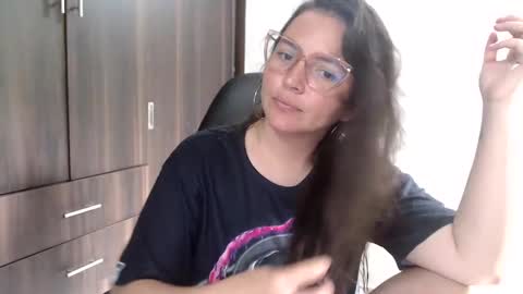 helena online show from October 2025 04:04:02 PM