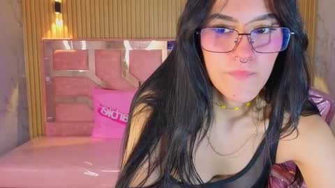 helena1_s online show from November 2025 08:10:01 PM