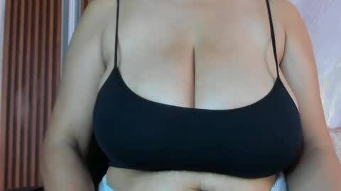 Helena Santos  online show from April 2026 11:48:01 AM