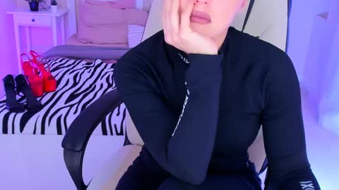 Helena online show from December 2024 05:03:01 PM