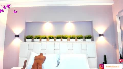 H E L E N A  online show from December 2025 07:42:01 PM