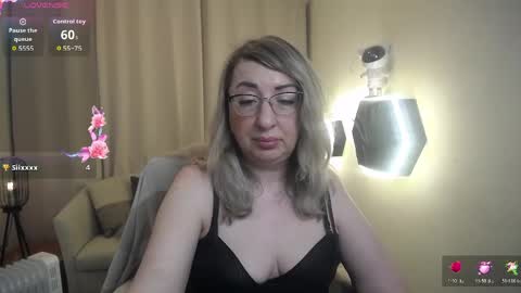 Snapshot of helenenigma chatting on April 2026 06:42:01 PM helenenigma online show from April 2026 06:42:01 PM