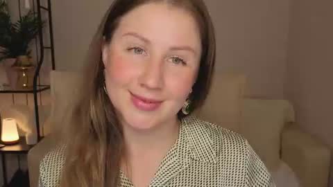 Snapshot of helens_lov chatting on June 2026 01:45:01 AM Helen online show from June 2026 01:45:01 AM