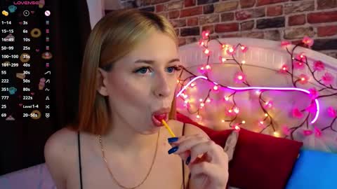 Snapshot of helgasimmons chatting on November 2025 09:03:01 AM Bonnie3 online show from November 2025 09:03:01 AM