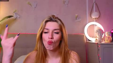 Snapshot of helgasimmons chatting on December 2025 07:35:01 AM Bonnie3 online show from December 2025 07:35:01 AM