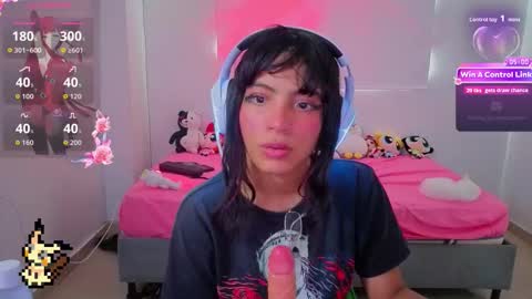 Snapshot of helia_n_amy chatting on February 2026 08:04:02 PM Helia Transfem and Amy online show from February 2026 08:04:02 PM