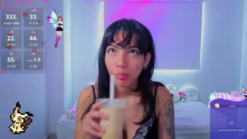 Snapshot of helia_n_amy chatting on March 2026 04:25:01 PM Helia Transfem and Amy online show from March 2026 04:25:01 PM