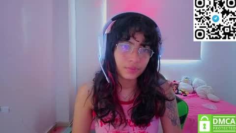 Snapshot of helia_n_amy chatting on April 2026 01:12:02 PM Helia Transfem and Amy online show from April 2026 01:12:02 PM