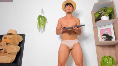 Snapshot of heliosboy_ chatting on November 2025 12:49:02 PM alan y zack online show from November 2025 12:49:02 PM