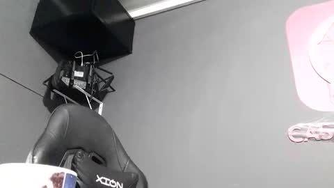 Snapshot of hell_boy66 chatting on October 2025 09:32:01 AM Eros online show from October 2025 09:32:01 AM