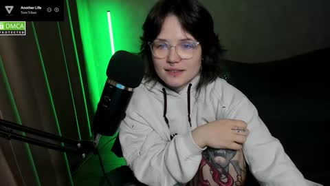 Red online show from October 2025 07:01:02 PM