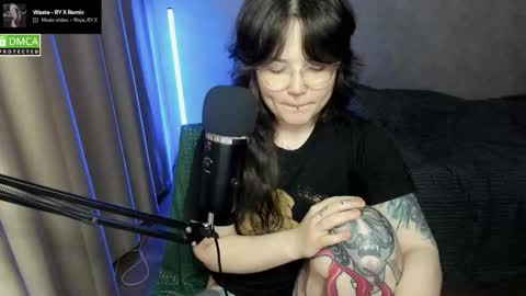 Red online show from November 2025 06:14:01 PM