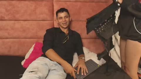 Snapshot of hellanddante_ chatting on October 2025 09:26:01 PM H E L L AND D A N T E online show from October 2025 09:26:01 PM