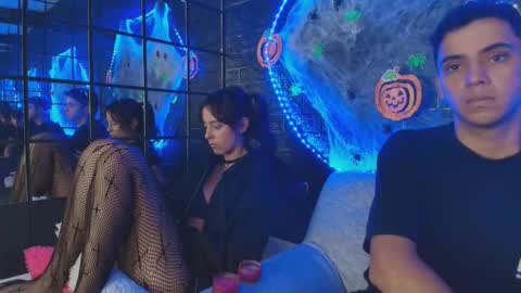 Snapshot of hellanddante_ chatting on October 2025 10:58:01 PM H E L L AND D A N T E online show from October 2025 10:58:01 PM