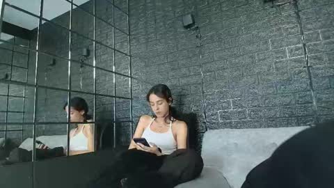 Snapshot of hellanddante_ chatting on November 2025 01:44:02 AM H E L L AND D A N T E online show from November 2025 01:44:02 AM