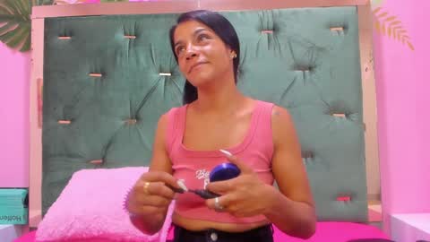 Snapshot of hellen__4master chatting on January 2025 01:25:02 PM Hellen online show from January 2025 01:25:02 PM