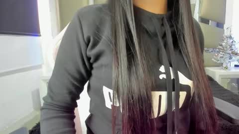 hellen__smith_ online show from December 2025 01:41:02 PM