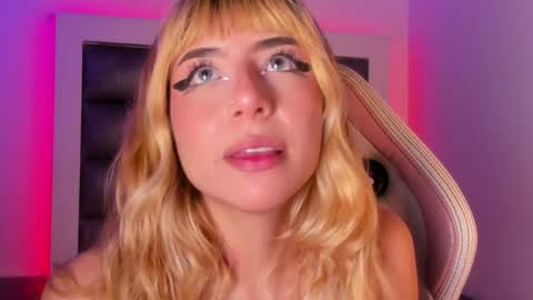 hellen__smith_ online show from March 2026 08:43:01 PM