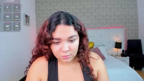 Snapshot of hellen_deluxe12 chatting on December 2025 03:33:02 AM hellen online show from December 2025 03:33:02 AM