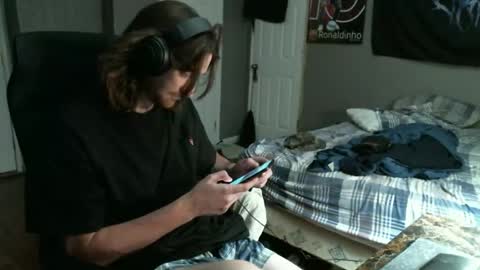 Snapshot of hellothereimcoolyo chatting on April 2026 01:25:01 AM longhairbeardedguy online show from April 2026 01:25:01 AM