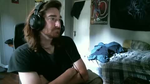 Snapshot of hellothereimcoolyo chatting on May 2026 12:24:02 PM longhairbeardedguy online show from May 2026 12:24:02 PM