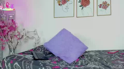 Snapshot of hellzel_moon chatting on September 2025 07:04:01 PM Hellzel online show from September 2025 07:04:01 PM