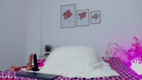 Snapshot of hellzel_moon chatting on October 2025 07:22:02 PM Hellzel online show from October 2025 07:22:02 PM