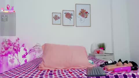 Snapshot of hellzel_moon chatting on October 2025 07:23:02 PM Hellzel online show from October 2025 07:23:02 PM