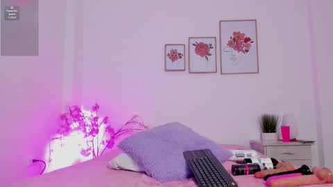 Snapshot of hellzel_moon chatting on October 2025 07:14:02 PM Hellzel online show from October 2025 07:14:02 PM