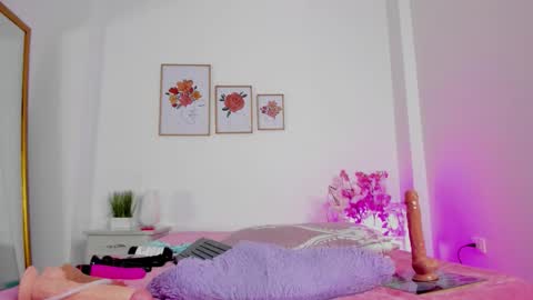 Snapshot of hellzel_moon chatting on November 2025 07:24:02 PM Hellzel online show from November 2025 07:24:02 PM