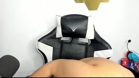 Snapshot of heluehorny13 chatting on December 2024 08:22:02 AM heluehorny13 online show from December 2024 08:22:02 AM