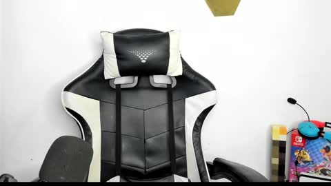 Snapshot of heluehorny13 chatting on December 2024 05:42:01 AM heluehorny13 online show from December 2024 05:42:01 AM