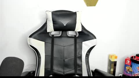 Snapshot of heluehorny13 chatting on January 2025 06:42:01 AM heluehorny13 online show from January 2025 06:42:01 AM