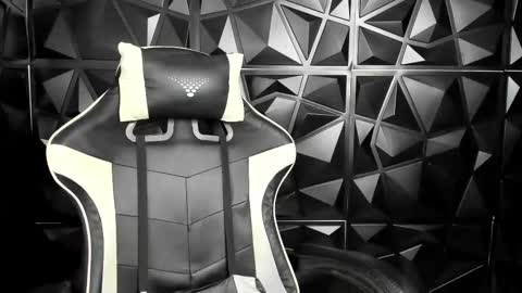 Snapshot of heluehorny13 chatting on February 2025 04:35:01 AM heluehorny13 online show from February 2025 04:35:01 AM