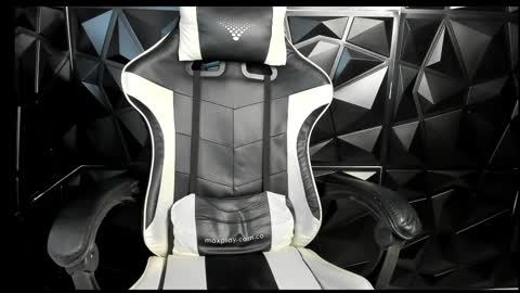 Snapshot of heluehorny13 chatting on March 2025 03:44:01 AM heluehorny13 online show from March 2025 03:44:01 AM