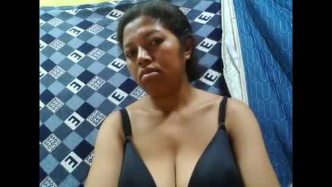 Snapshot of henitsaldy chatting on September 2025 02:35:01 AM henitsaldy online show from September 2025 02:35:01 AM