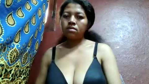 Snapshot of henitsaldy chatting on September 2025 04:04:02 AM henitsaldy online show from September 2025 04:04:02 AM