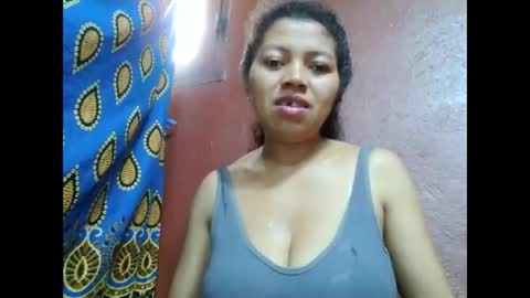 Snapshot of henitsaldy chatting on October 2025 05:50:01 AM henitsaldy online show from October 2025 05:50:01 AM