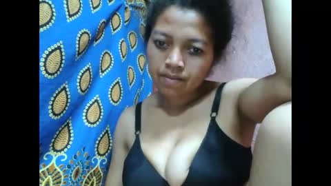 Snapshot of henitsaldy chatting on October 2025 07:23:01 PM henitsaldy online show from October 2025 07:23:01 PM