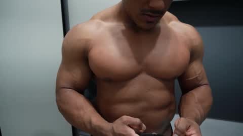 Snapshot of henrimusclee chatting on December 2025 11:11:01 PM Henri online show from December 2025 11:11:01 PM