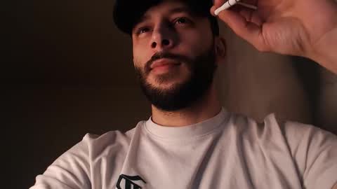 Snapshot of henryaxe chatting on March 2026 11:44:01 PM HenryAxe online show from March 2026 11:44:01 PM