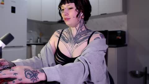 Snapshot of herbal_helpmepls chatting on January 2025 11:00:02 PM dirty Diana online show from January 2025 11:00:02 PM