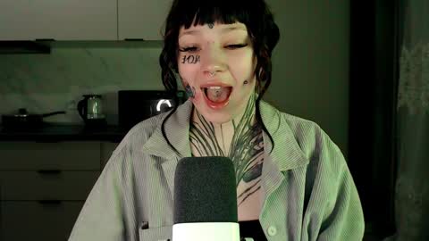 Snapshot of herbal_helpmepls chatting on February 2025 10:24:01 PM dirty Diana online show from February 2025 10:24:01 PM