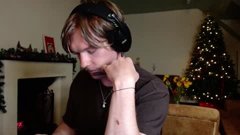 Snapshot of hercules__ chatting on January 2025 03:28:01 PM Gregblonde Alextattoo online show from January 2025 03:28:01 PM