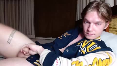 Snapshot of hercules__ chatting on February 2025 04:03:02 PM Gregblonde Alextattoo online show from February 2025 04:03:02 PM